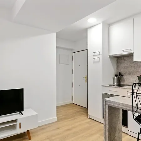 Refurnished One-Bedroom Las Letras Madrid Exterior photo