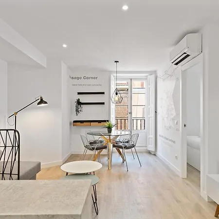 Refurnished One-Bedroom Las Letras Madrid Exterior photo