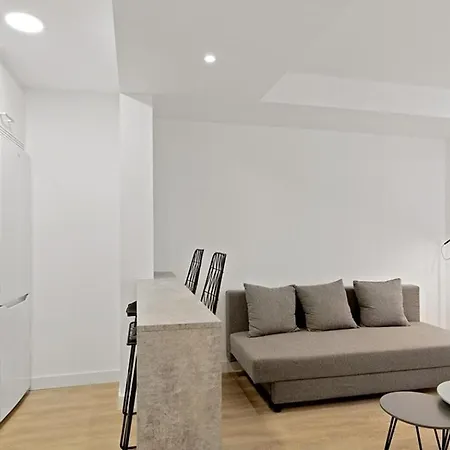 Refurnished One-Bedroom Las Letras Madrid Exterior photo