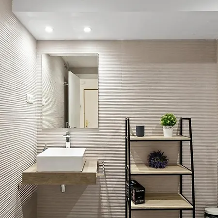 Refurnished One-Bedroom Las Letras Madrid Exterior photo
